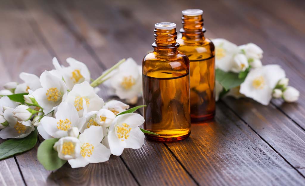 13 Impressive Benefits of Vanilla Essential Oil